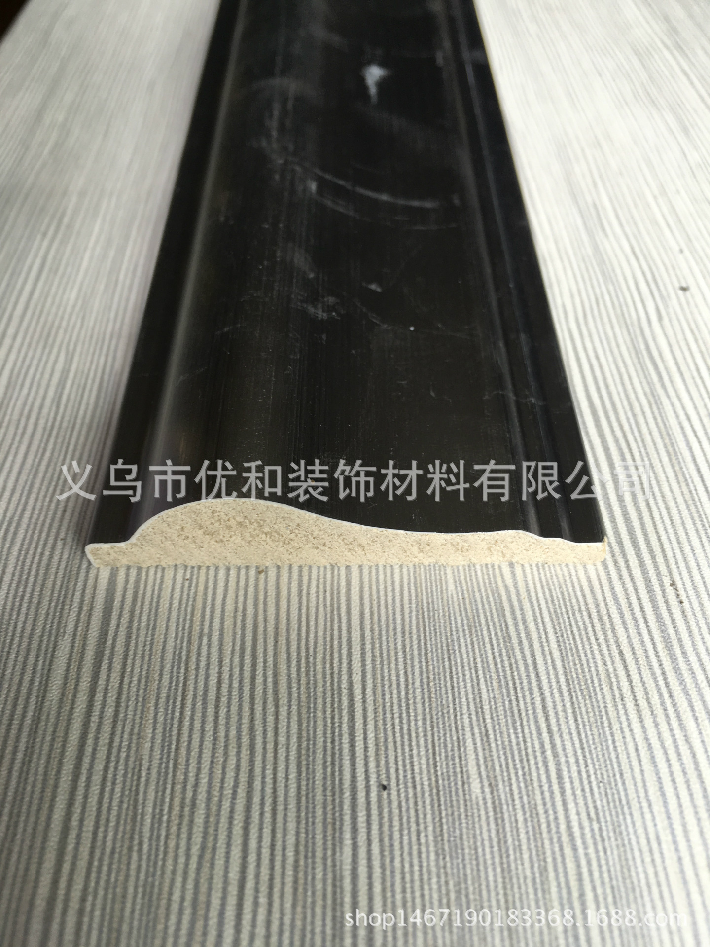 2016年工厂直销爆款 转印膜装饰材料银框线板材的全球热销密码